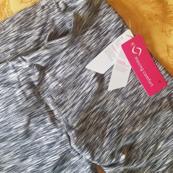 Moving Comfort Urban Gym Capri in Ebony Melange - Picture 2 of 9